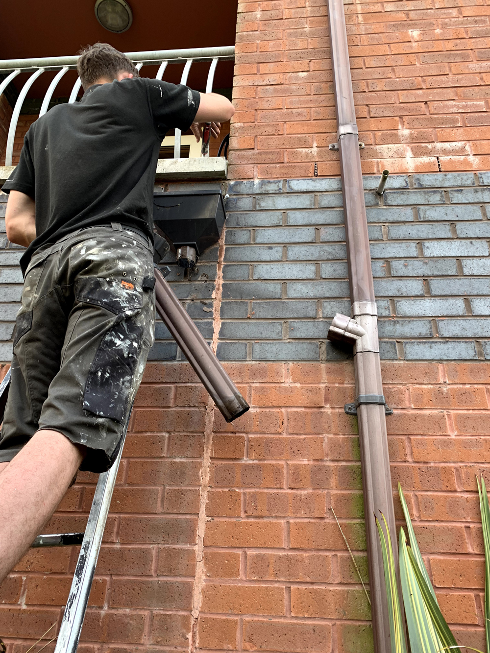 Gutter & downpipe cleaning, unblocking & repairs